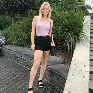 Meet your Posher, Laura